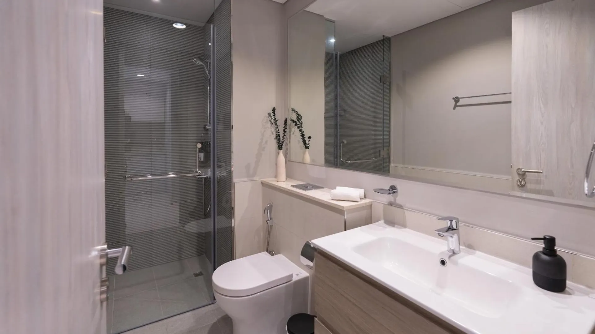 Keyrock Living - Zada 1Br With Pool & Gym Access Apartment Dubai United Arab Emirates