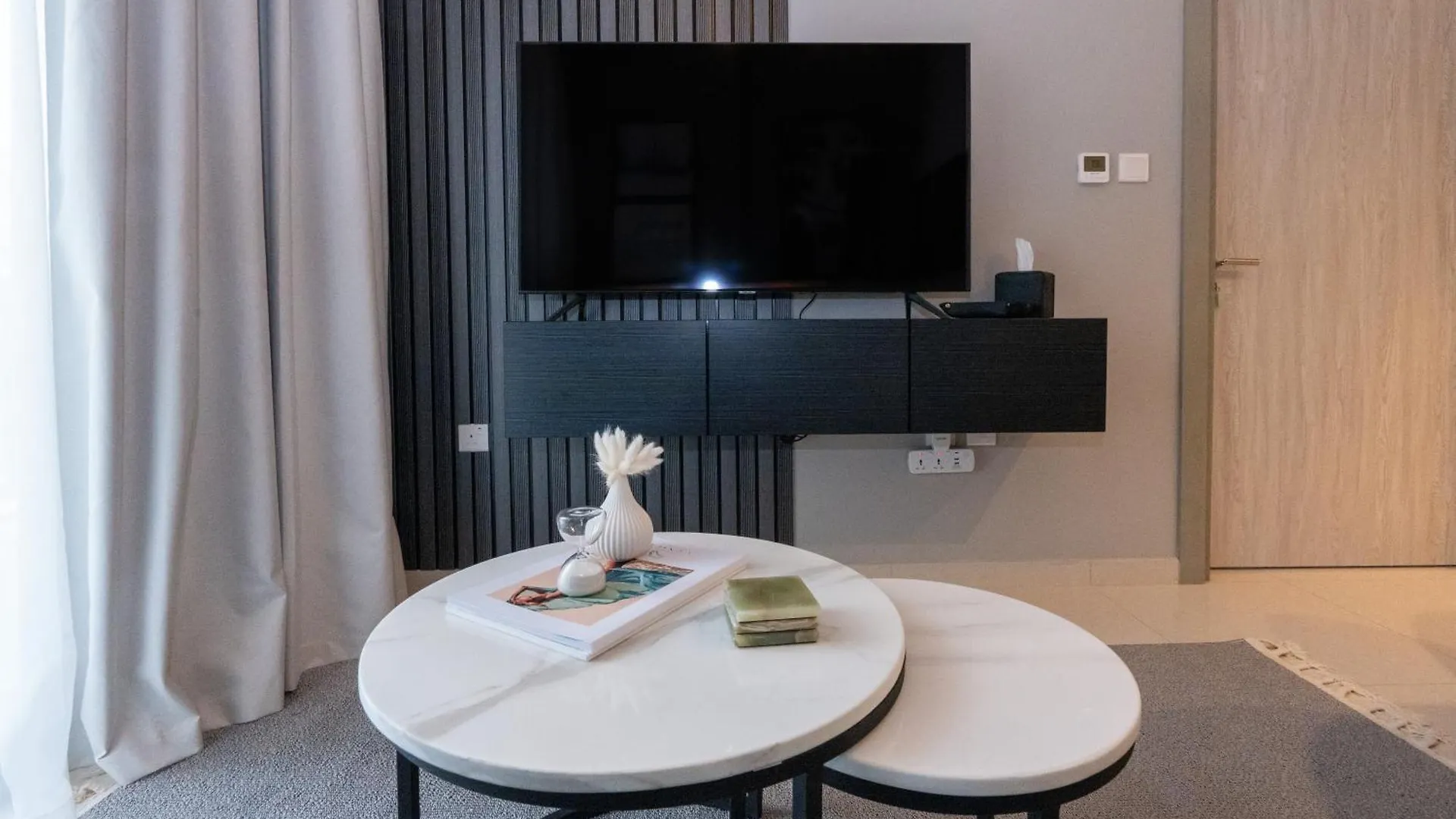 Keyrock Living - Zada 1Br With Pool & Gym Access Apartment Dubai 0*,